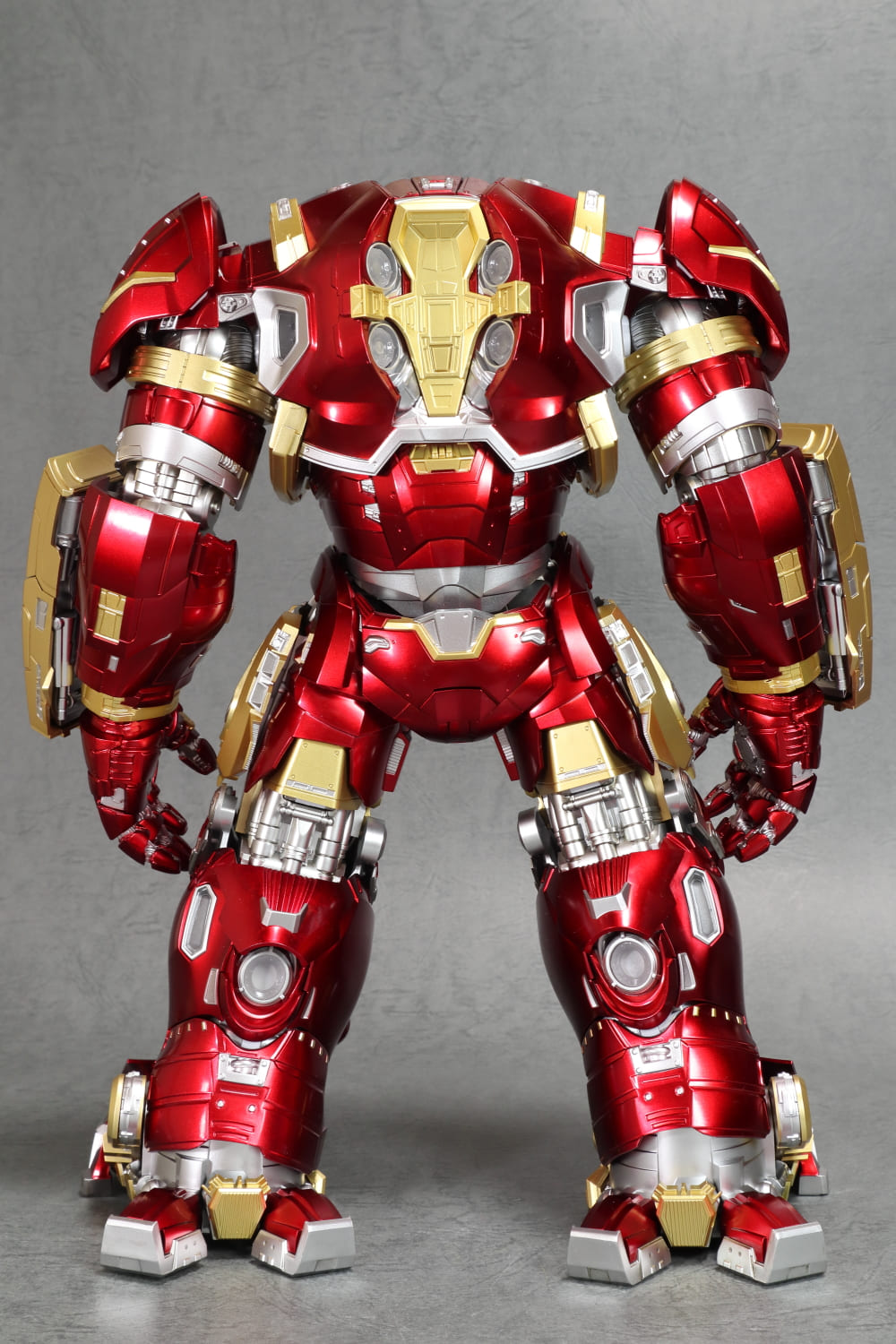 DLX Iron Man Mark 44 “Hulkbuster” （DLX アイアンマン・マーク44“ハルクバスター”） レビュー │  TOYHOUND